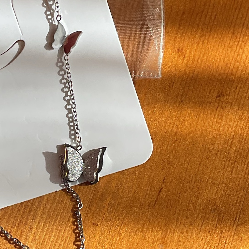 STAINLESS STEEL BUTTERFLY NECKLACE & EARRING SET NEW - Picture 5 of 8